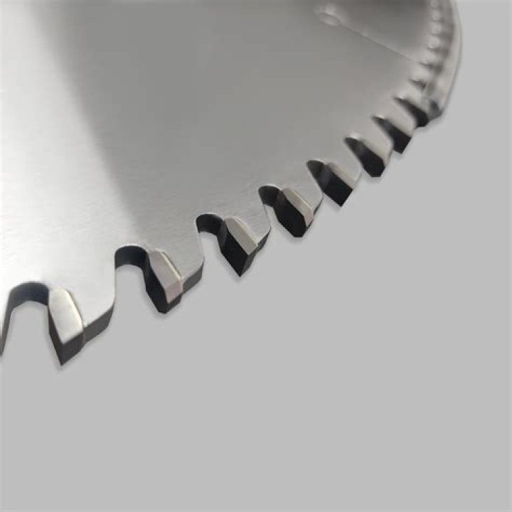 Can I use a wood blade to cut aluminum?