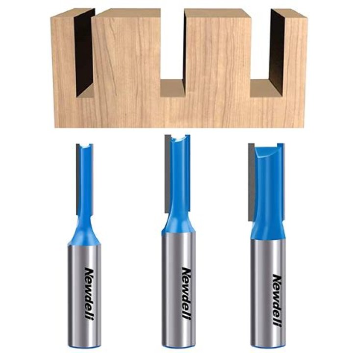 Can you plunge with a straight router bit?