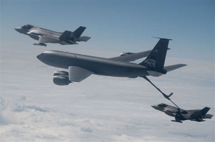 Do planes refuel after every flight?