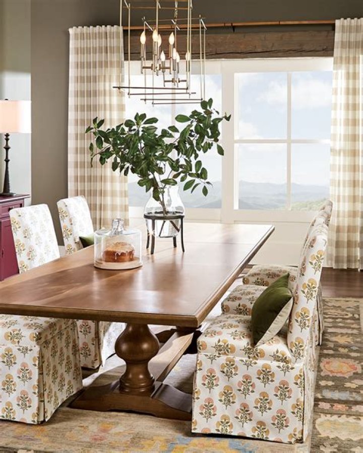 How do you decorate a dining table when not using it?