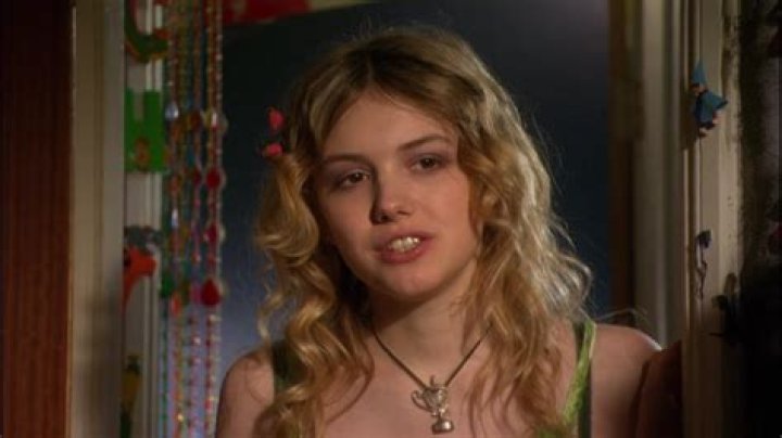 How old is Cassie in Skins pure?