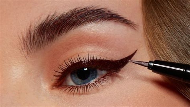 What eyeliner do the Kardashians wear?