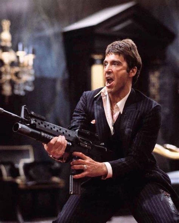 What gun did Al Pacino use in the end of Scarface?