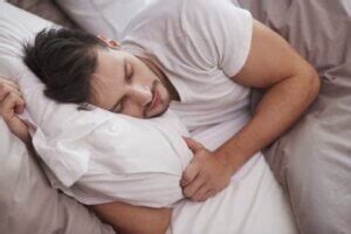 What happens if you sleep with gum in your mouth?