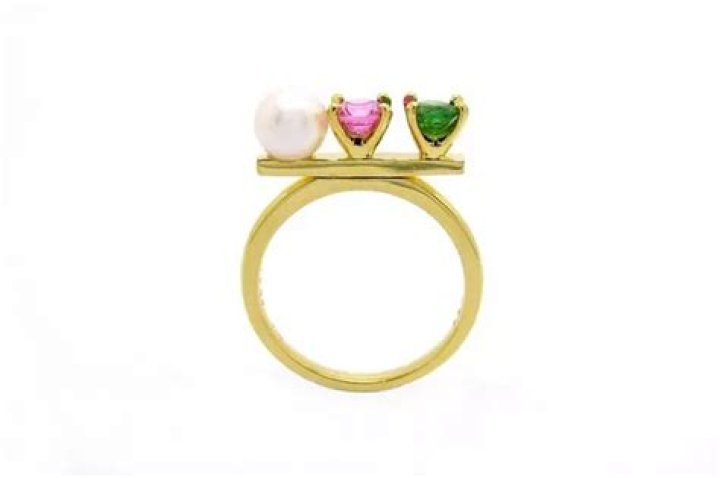 What is special about Akoya pearls?