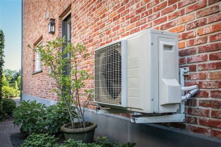 What mode should my heat pump be on?