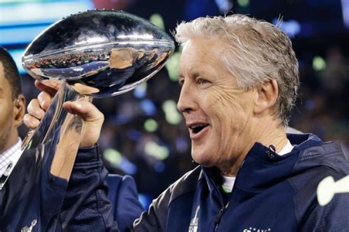 Which famous retired quarterback never won a Super Bowl?
