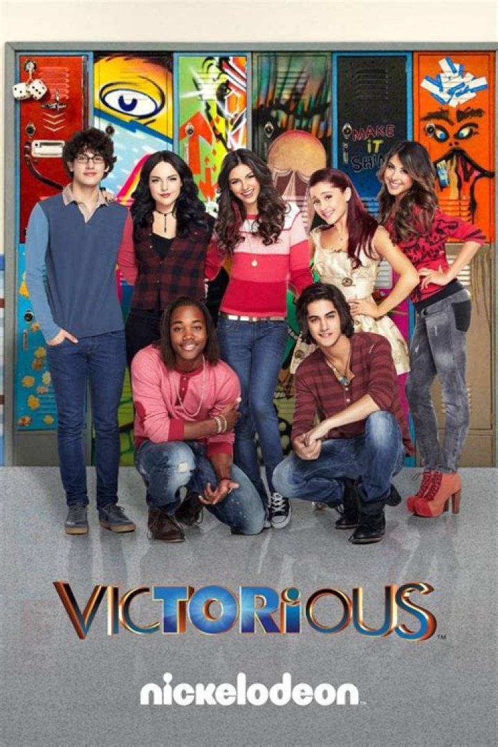 Who did Ariana date from Victorious?
